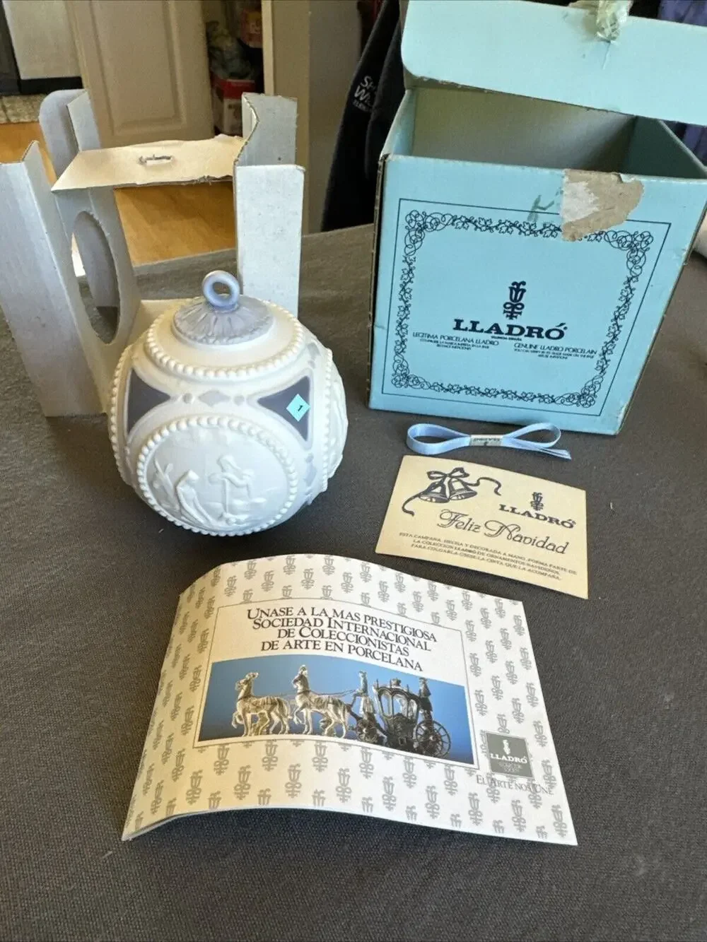 NOS 1988 Lladro Bola Navidad Porcelain Christmas Ornament Blue White 1603 w/box